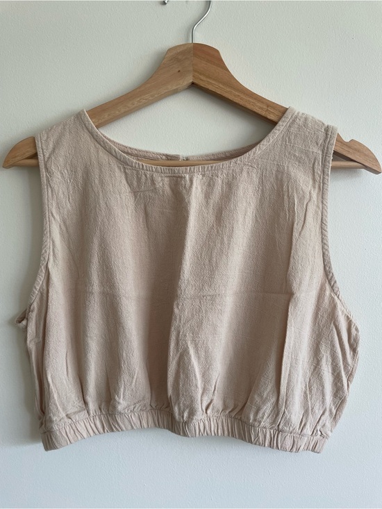 Tops - Women's Sleeveless Crop Top in Light Beige